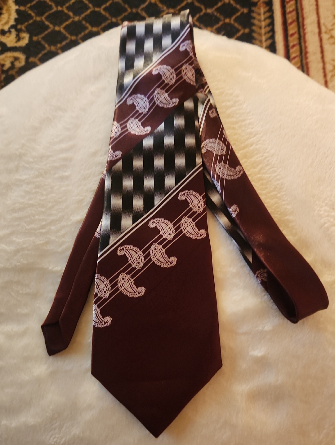 Classic Men's Burgundy Patterned Tie